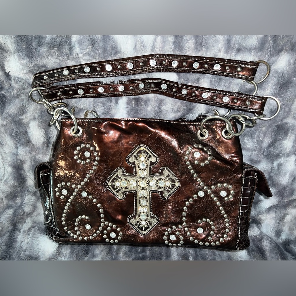 Western alligator looking bag w/cross